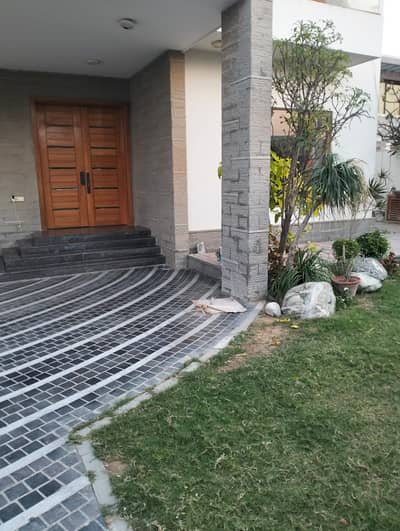 defence 1000 yards bungalow for rent with basement and pool