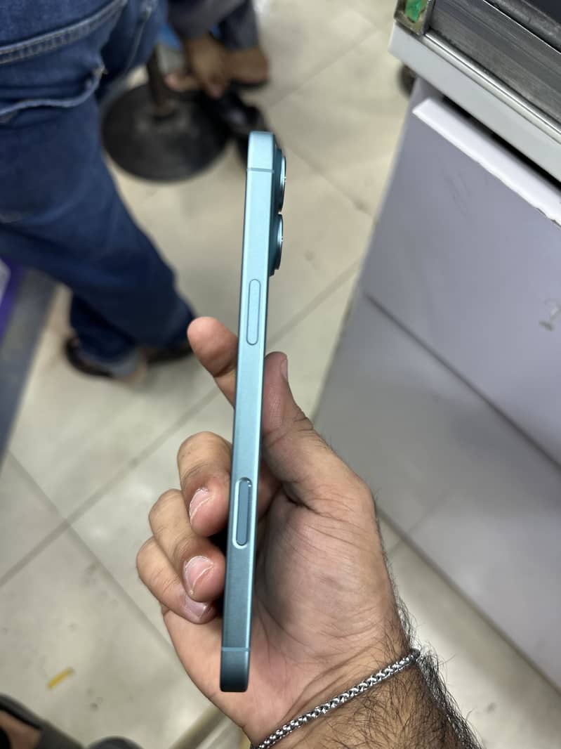 Apple iPhone 16 Plus 0