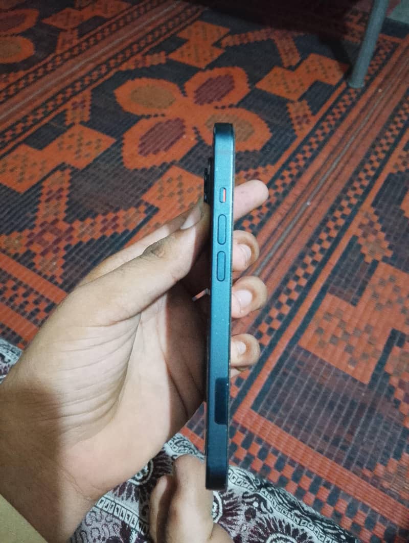 Apple iPhone 14 3