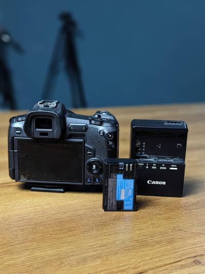 canon eos r with box and mount (rf to ef)