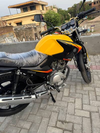 YBR 125G Model 24/25 only 3200 KM's driven All punjab numbar brend new