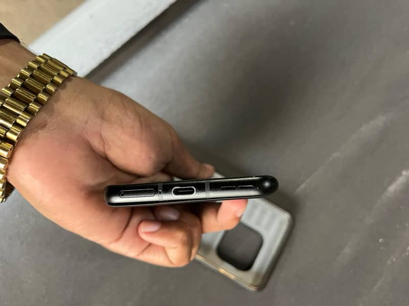 One Plus 10 Pro 6