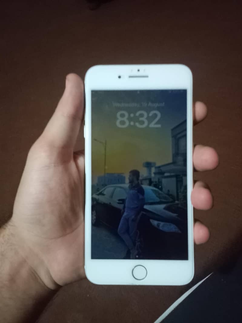 Apple iPhone 8 Plus 1