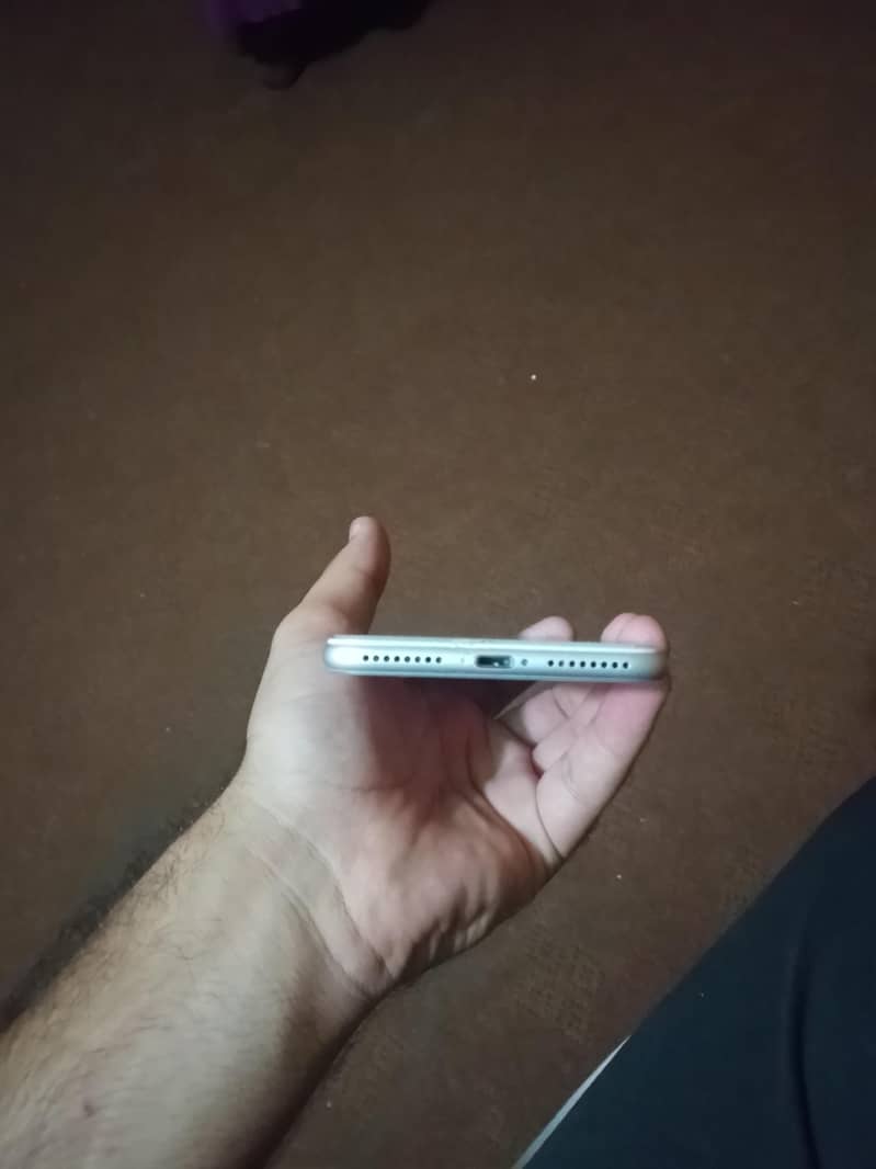 Apple iPhone 8 Plus 4