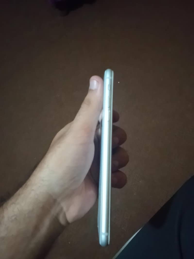 Apple iPhone 8 Plus 5