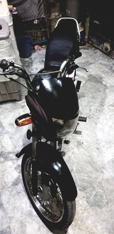Honda Pridor 2015 Urgent for sale number 2019 ka laga hua hai