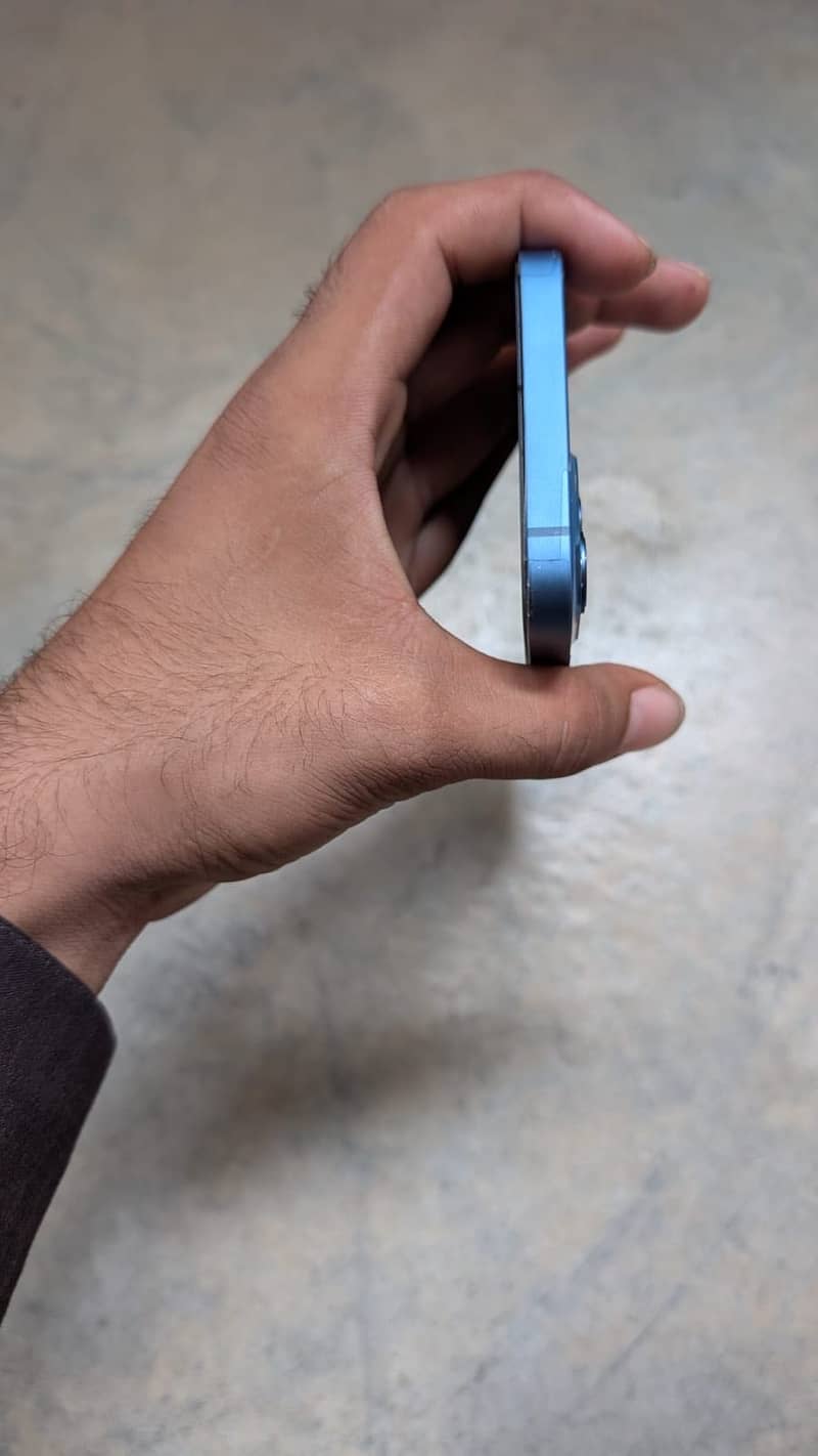Apple iPhone 13 2