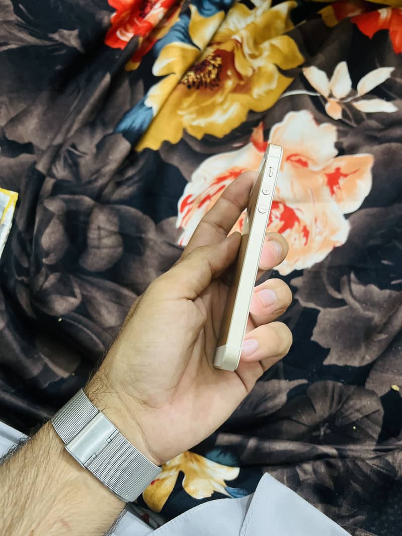 Apple iPhone SE 8