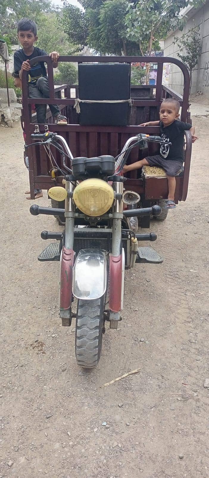 Loader Riksha 4