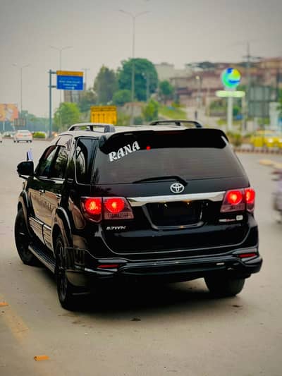 Fortuner TRD 2016 model Lahore number