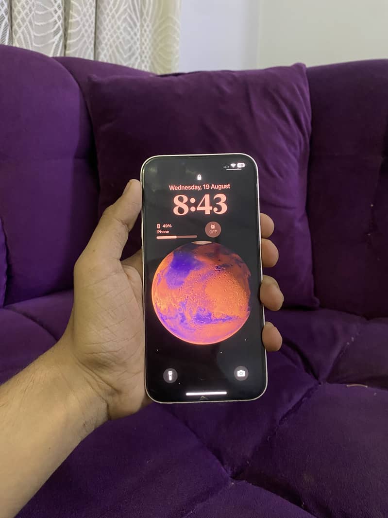 Apple iPhone 13 8