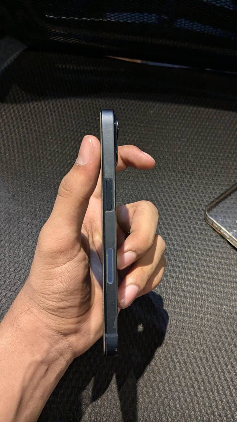Apple iPhone 13 2
