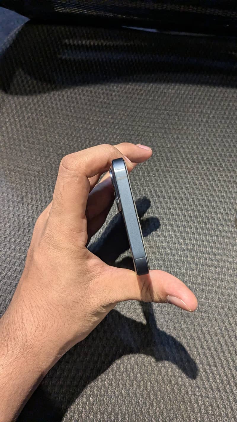 Apple iPhone 13 5