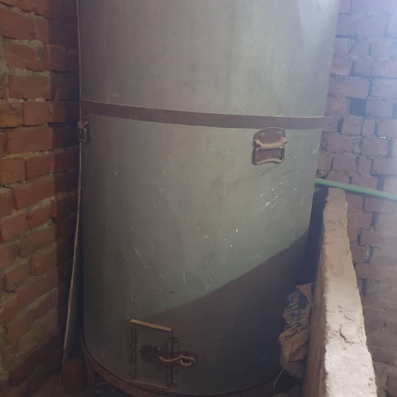 Large grain storage containers 0