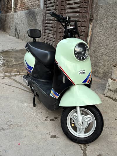 United Electric Scooty