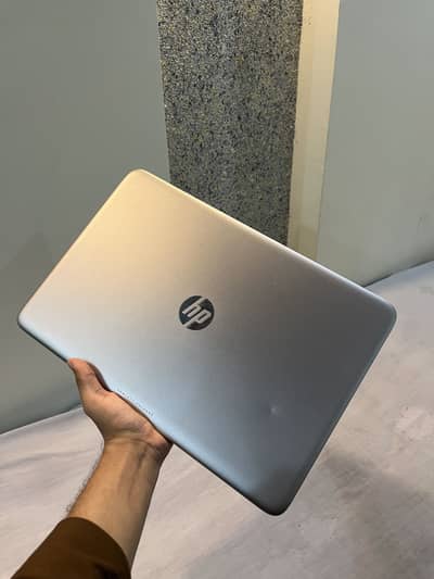 Hp sleekbook 6/128 SSD 1GB graphics card