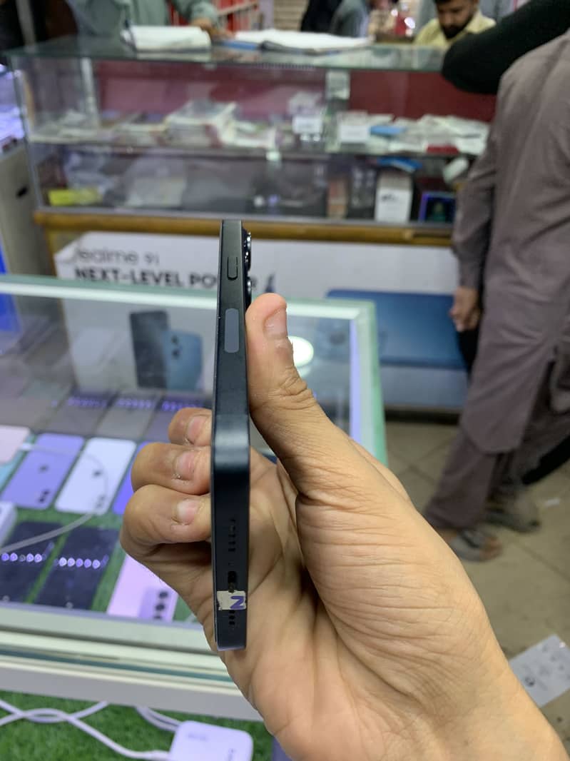 Apple iPhone 14 3