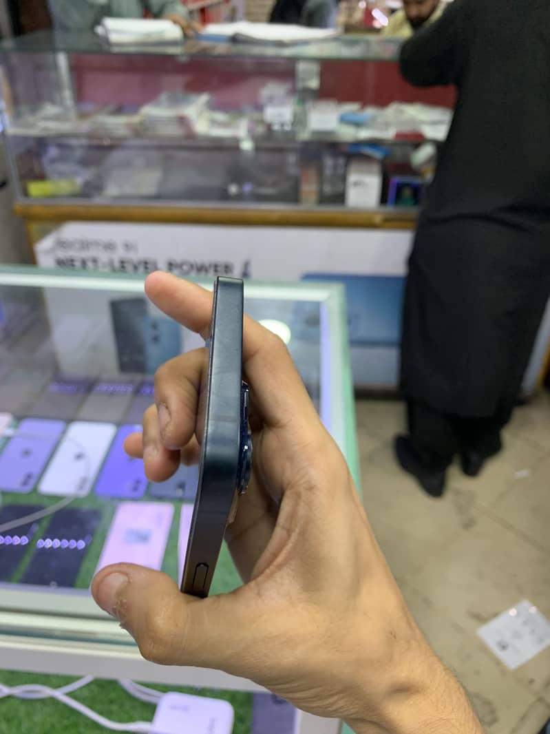 Apple iPhone 14 5