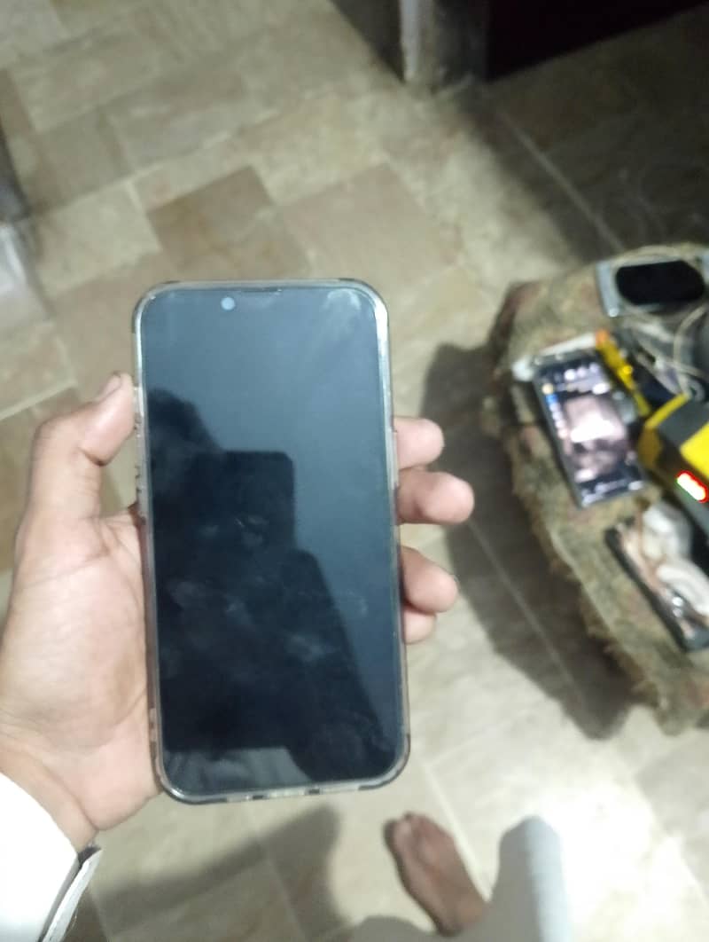 Apple iPhone 13 1