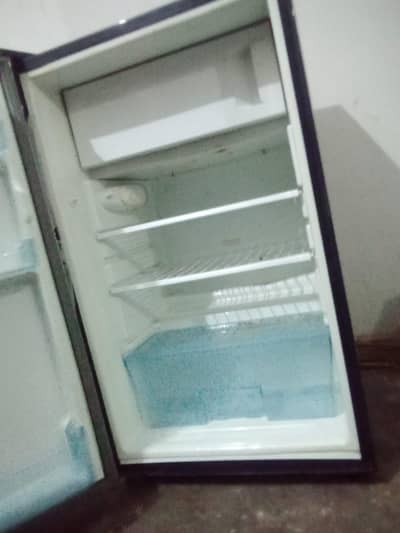 Dawlance room fridg