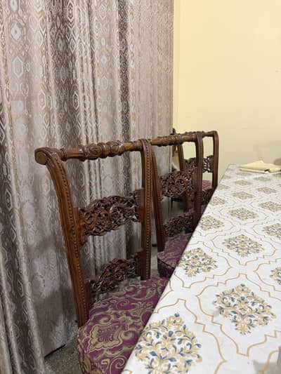 Dining talbe