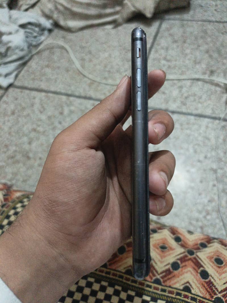 Apple iPhone 8 1