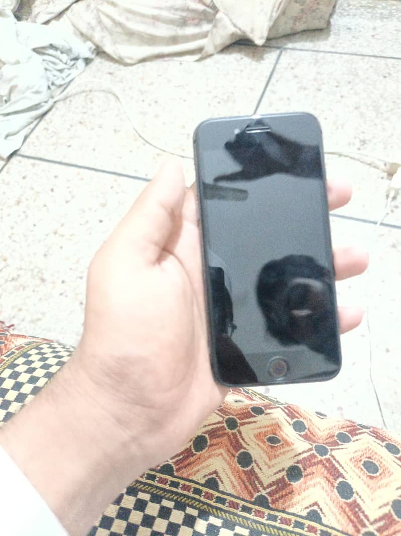 Apple iPhone 8 4