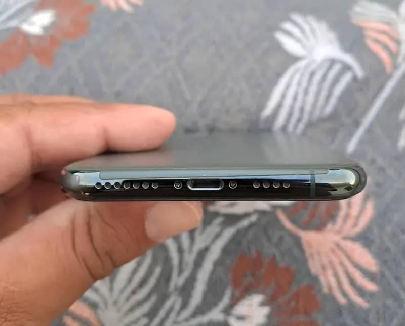 Apple iPhone 11 Pro Max 2