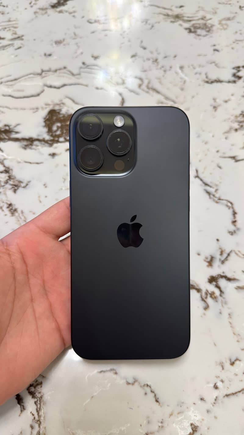 Apple iPhone 16 Pro Max 0