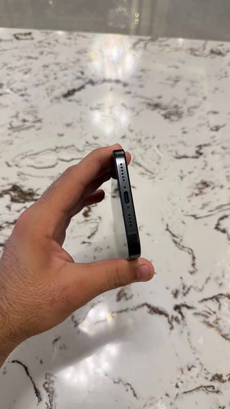 Apple iPhone 16 Pro Max 3