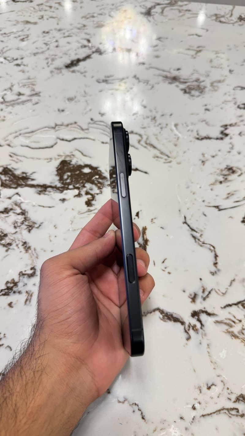 Apple iPhone 16 Pro Max 4