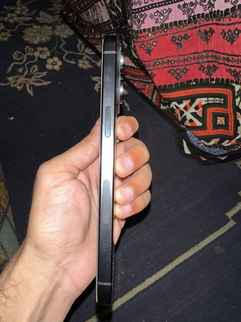 Apple iPhone 15 Pro Max 3