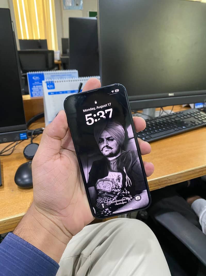 Apple iPhone 13 1