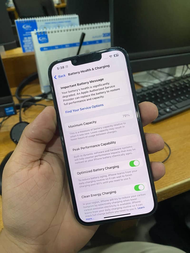 Apple iPhone 13 2