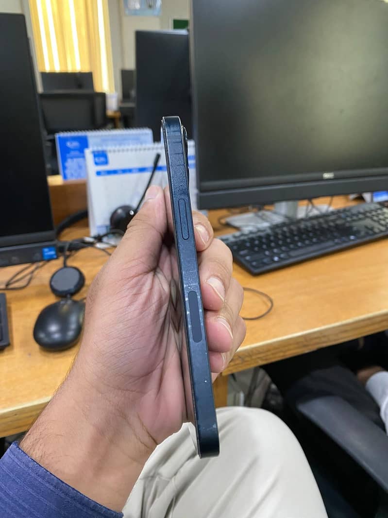 Apple iPhone 13 3