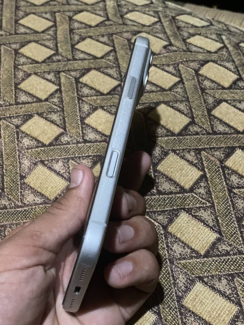 iPhone 17 pro max 4