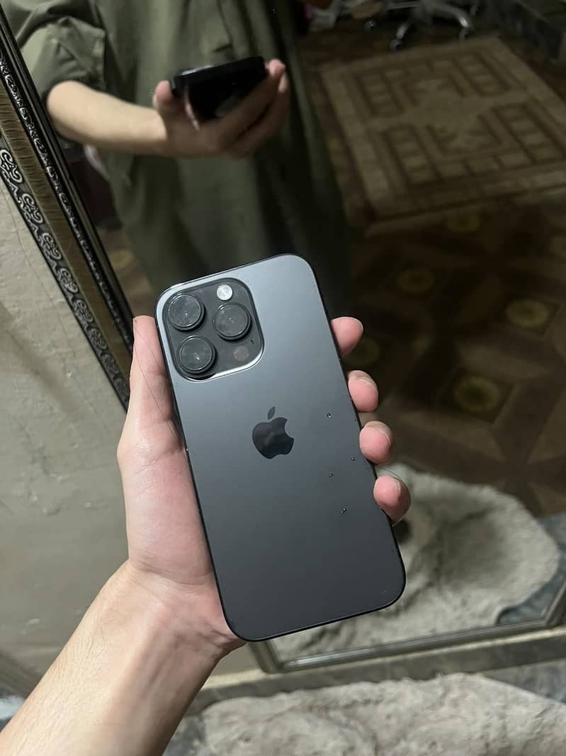Apple iPhone 14 Pro 1