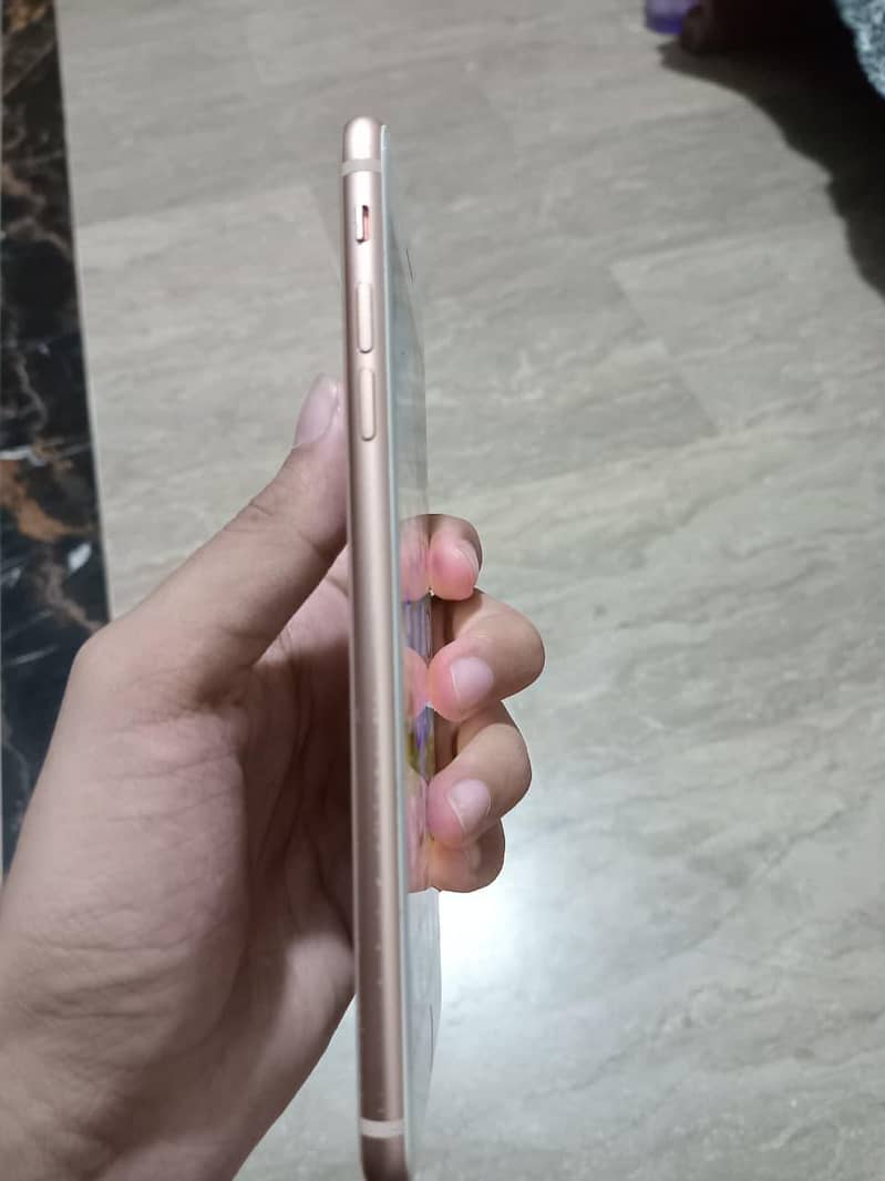 Apple iPhone 8 Plus 4
