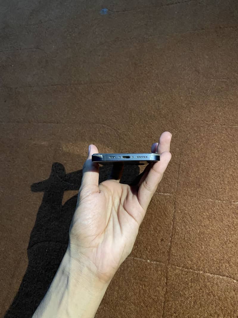 Apple iPhone 12 3