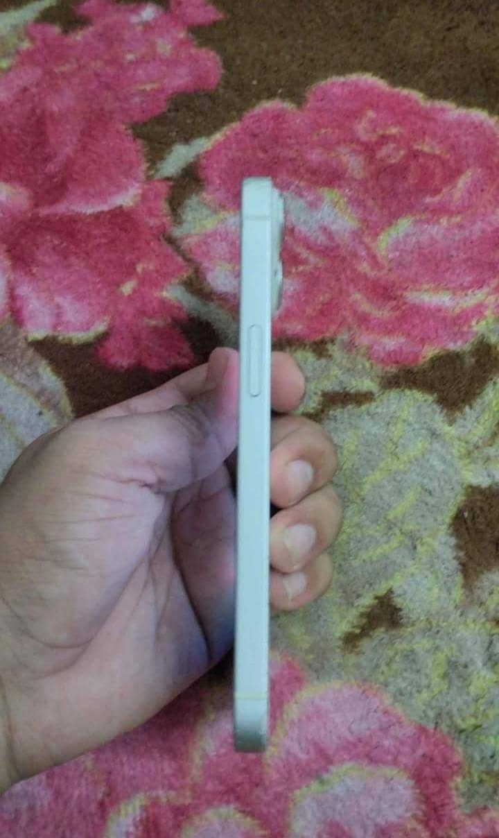 Apple iPhone 14 4