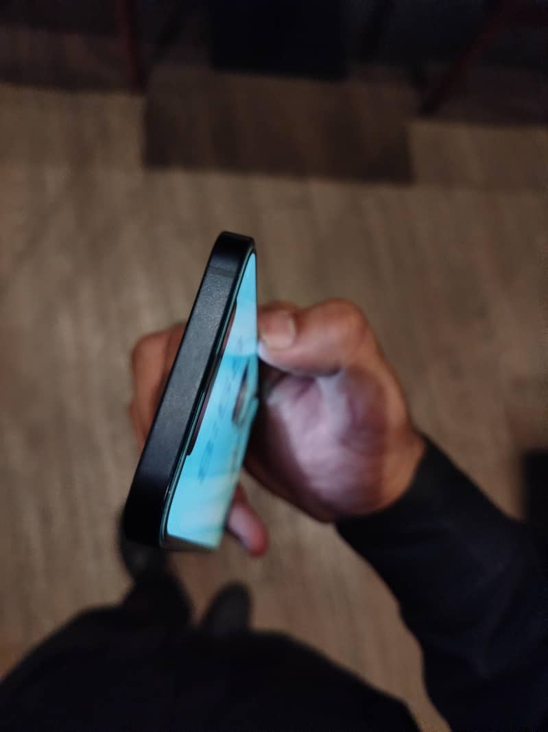 Apple iPhone 12 6