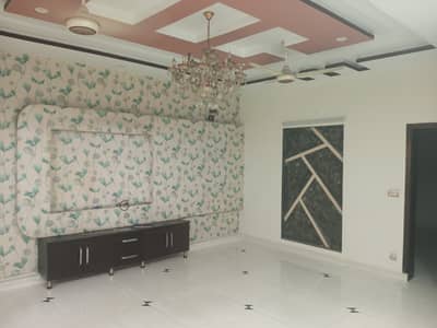 10 Marla Like New House 6 Bed Near Wapda Town Lahore