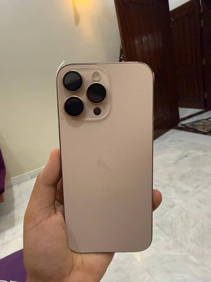 Apple iPhone 16 Pro Max 0