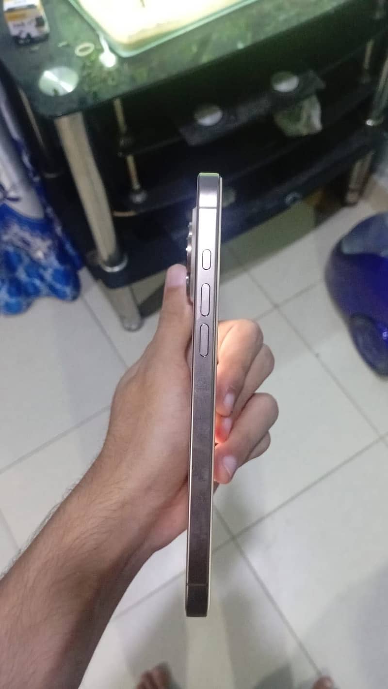 Apple iPhone 16 Pro Max 3