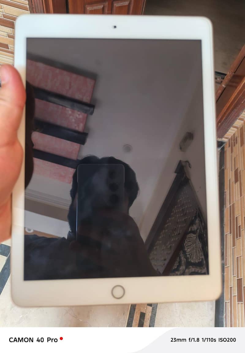 Ipad 5th Gen 10/10 condition 4