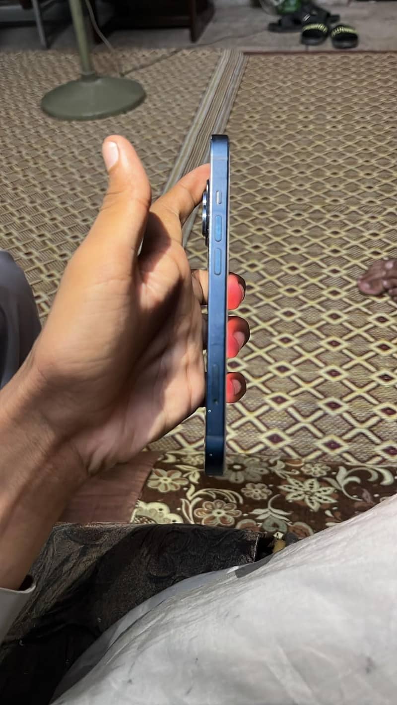 Apple iPhone 13 4