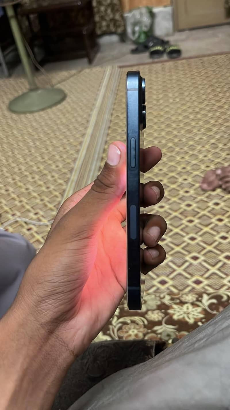 Apple iPhone 13 5