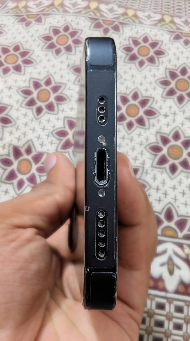 Apple iPhone 13 4