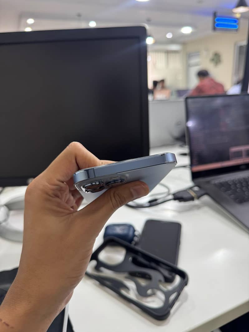 Apple iPhone 13 Pro Max 4