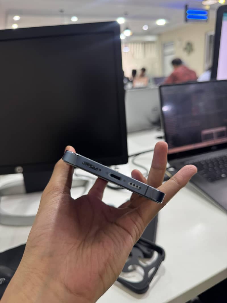 Apple iPhone 13 Pro Max 5